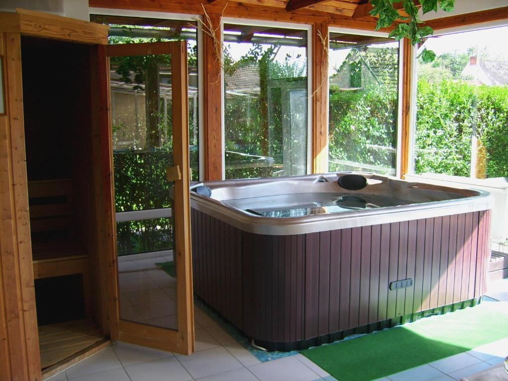 Agria Wellness Guesthouse Эгер Экстерьер фото